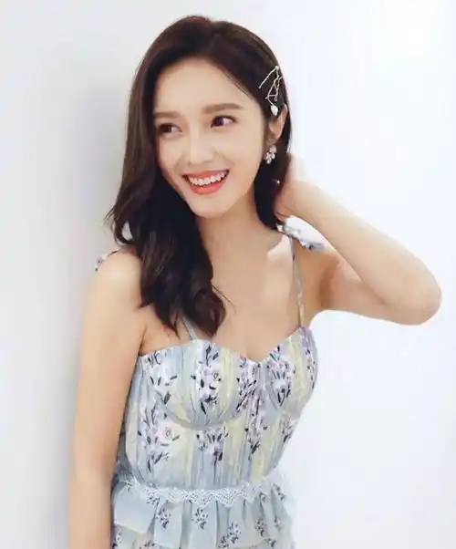 155cm女星超棒礼服炸出人字,男友视角电晕一大票粉丝_邝洁楹_写真