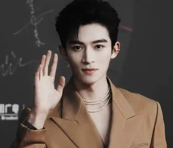 成毅卖人设?刘宇宁被孤立?于正力捧王星越?杨鸣和老婆谈妥了?