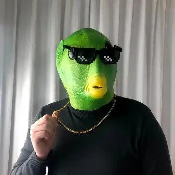 奥特曼和绿头怪搞笑头像