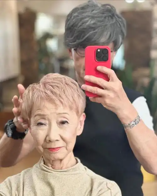 60到80岁的大姐发型就选层次短发好看时尚显年轻