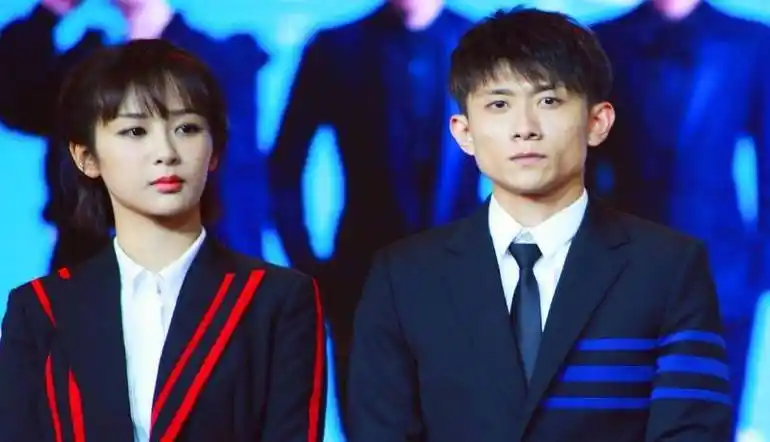 原创张一山凶杨紫穿这么少干嘛杨紫的小女生反应太搞笑了