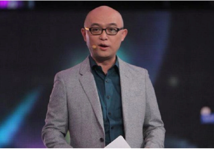 孟非晒和女儿合照,女儿颜值超高而且头发浓密,母亲身份遭曝光