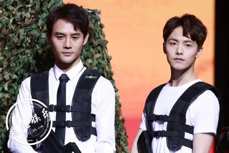 王凯马天宇两兄弟帅气同框 网友惊呼:长相真有点