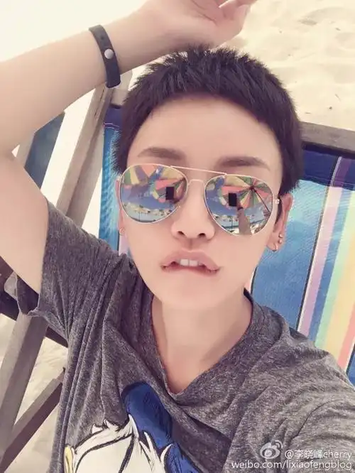 头发剪的比男生还短,哪个女生这么敢?