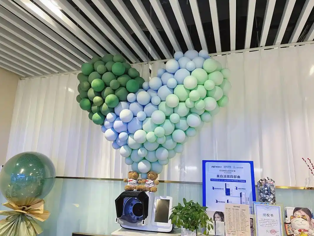 美容院气球布置!5周年店庆,小预算布置也可以很精致美丽哦~# - 抖音