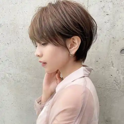 今年流行四好层次短发立体蓬松很精致适合大多数女性