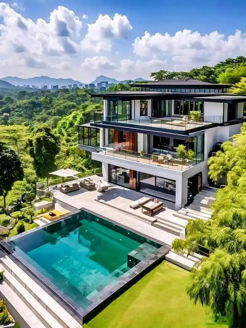 "现代别墅:奢华生活的典范,与自然完美融
