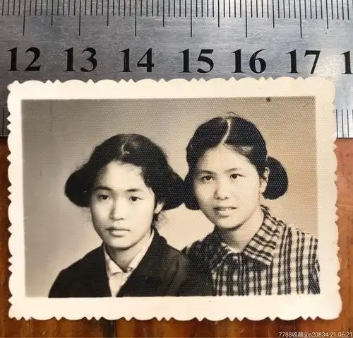 70年代羊角辫美女