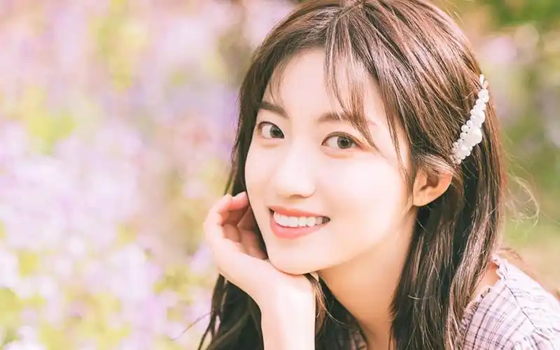 极品长发美女温婉白嫩精致唯美迷人户外写真