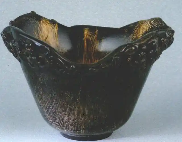 亚洲犀牛角原色雕杯