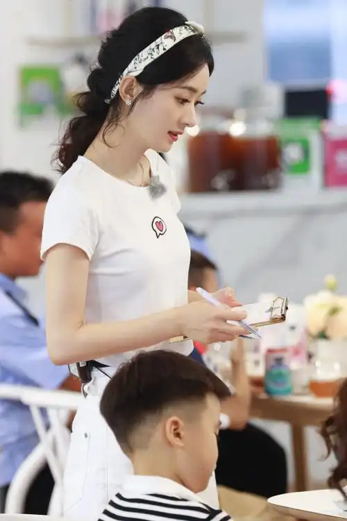 赵丽颖中餐厅##赵丽颖尝尝这个吧