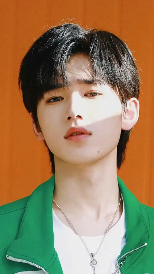 宋亚轩说哀家长头发啦##宋亚轩学生证丢了