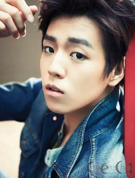 李玹雨,1993年3月23日出生于韩国,韩国男演员