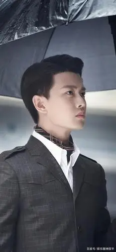 都说任嘉伦长相不算惊艳,那是你没见过他的侧面照!