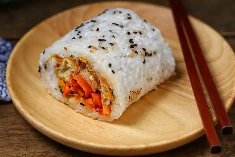 上海早餐有名的"四大金刚"之一,食材多样营养丰富,比寿司好吃|饭团