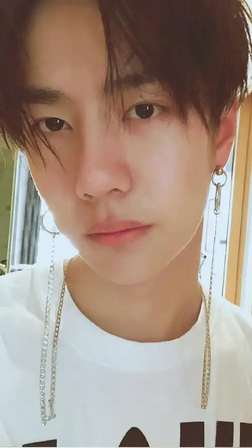 王一博自拍陈情令蓝忘机