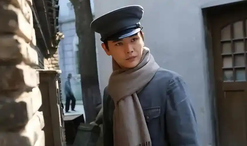 出道期间他主演了《爱的妇产科》《我是奋青》等电视剧,甚至在一些