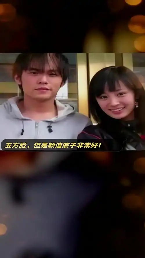 十几年前,周杰伦与杨幂的合影,那时两人还都是娱乐圈的新人,还没有