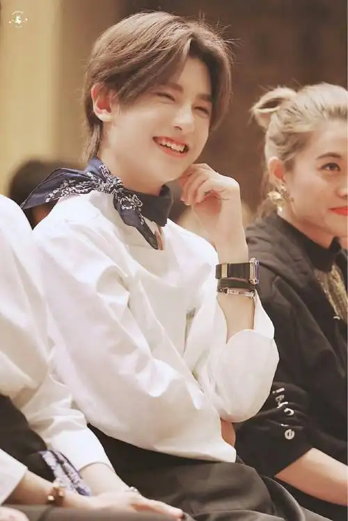 黄明昊:姐姐,恋爱吗?