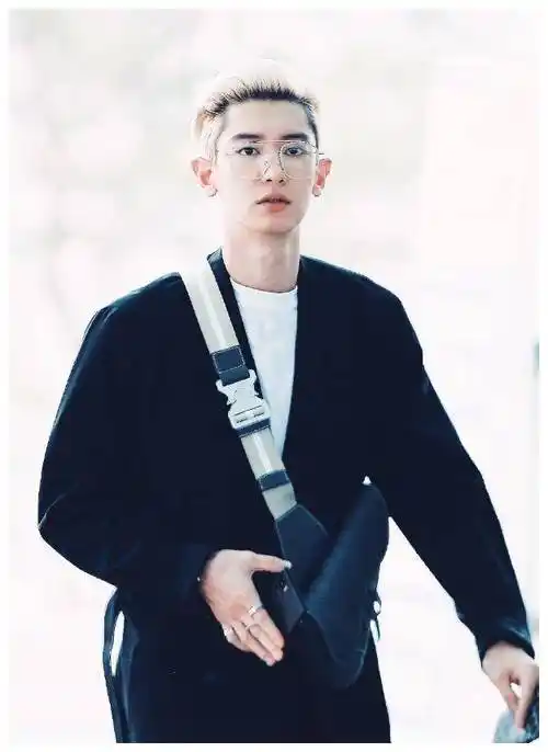 心动的信号朴灿烈背头造型让人尖叫这盛世美颜也太绝了