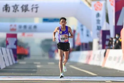 南京马拉松创佳绩 彭建华杨绍辉等多人奥运达标