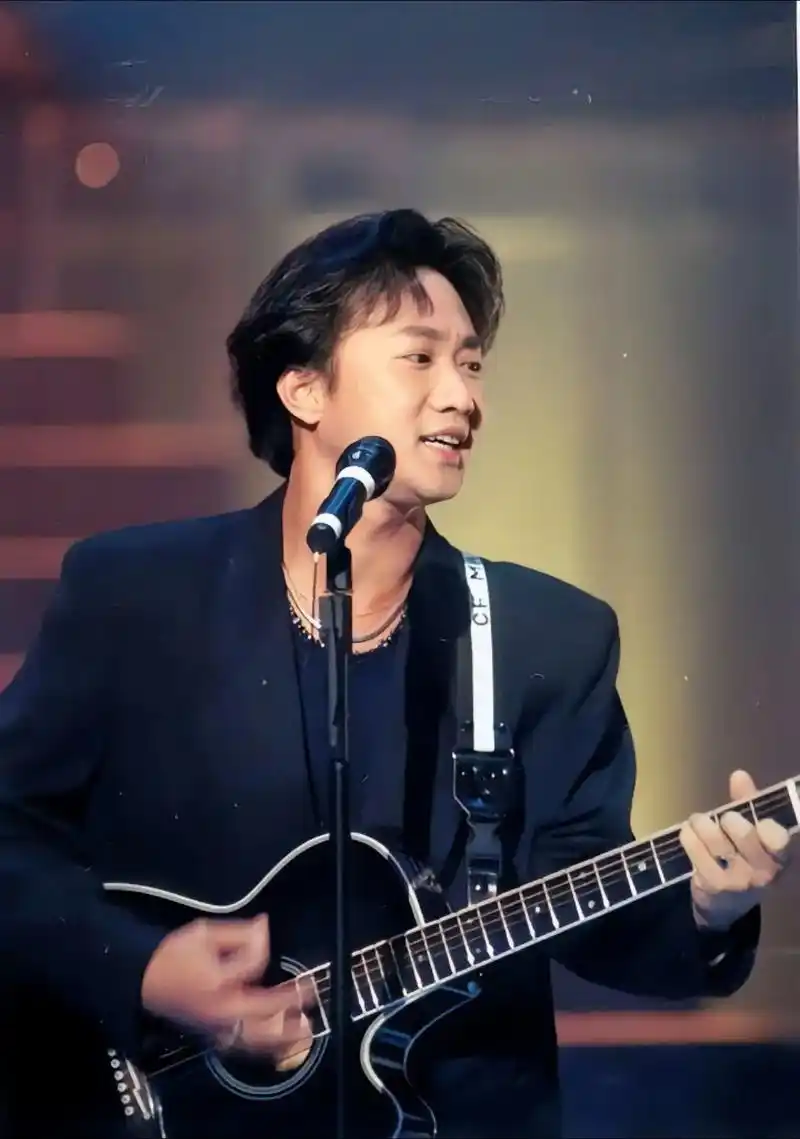 黄家驹高清照片@抖音热点宝 @会火 #beyond永远的be - 抖音