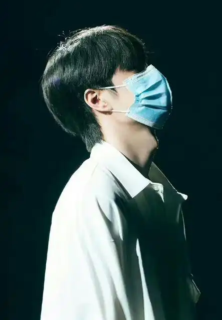 这喉结,我直接开舔#王一博