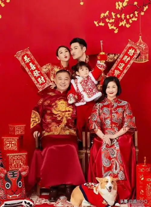 明星们新年晒全家福其乐融融幸福得让人羡慕