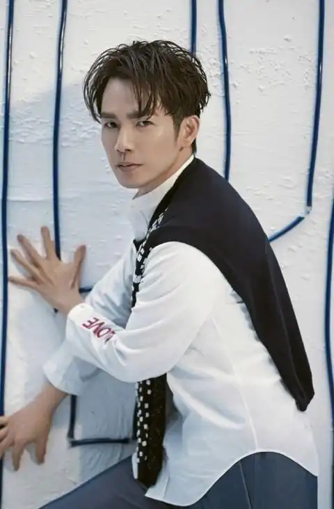 帅哥照片钟汉良时尚杂志图片欣赏19帅哥猛男文章小虾米