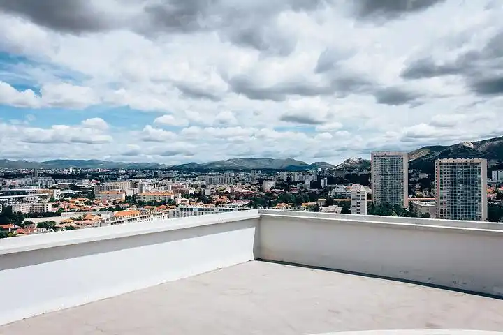 但天台的风景还是值回了票价俯瞰整个马赛的感觉心旷神怡可惜的是最后