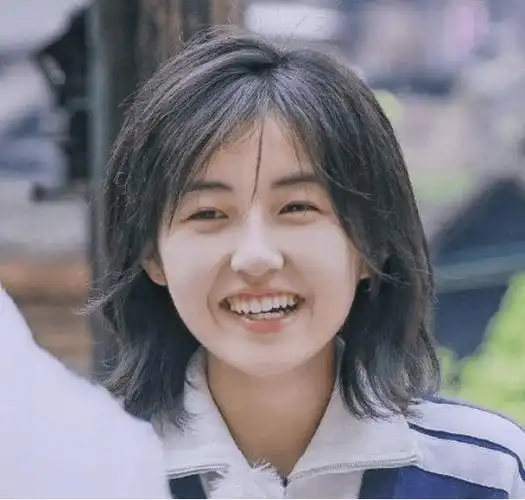 据知情人透露,张子枫的交友对象也被妈妈严格把控,异性朋友相对比较少