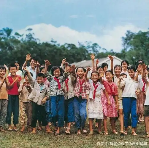 80年代老照片里的小朋友们,如今已是不惑之年了吧