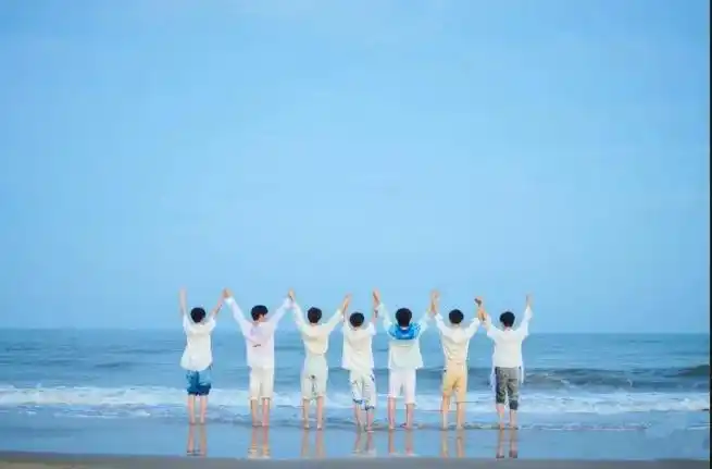 时代少年团#时代少年团背影比耶合集96709915    四年时间.