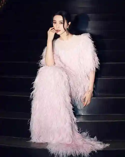 吴亦凡脸书晒跑车,范冰冰以美国电影回归,郑爽还在ig发文_咏潮网