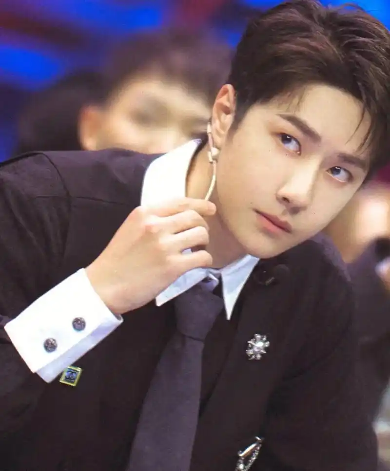 全民偶像王一博新剧《长风破浪》待播,期待不一样的男神!