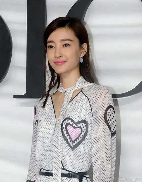 无间:顶面瘫脸却要演"女特工",是谁审美出了问题?