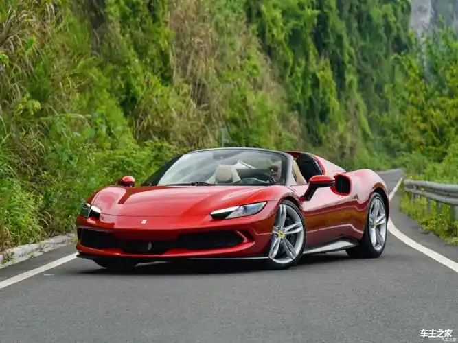 实拍法拉利296gts中后置布局零百加速仅需29秒