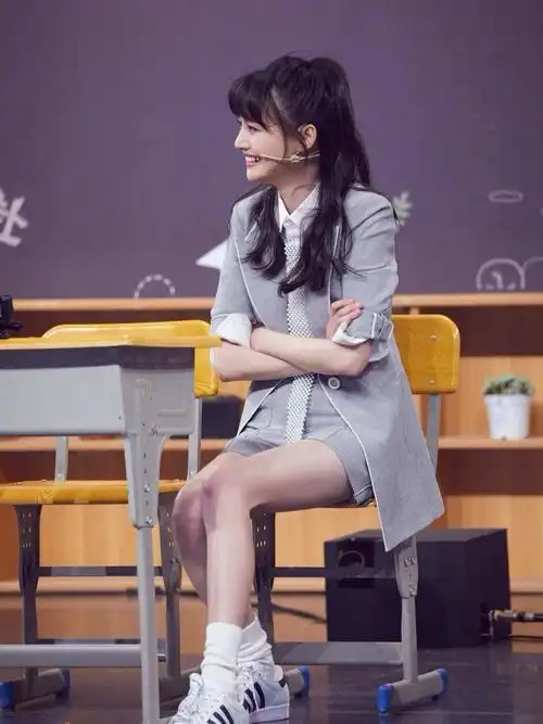 晒出你的"女团腿"