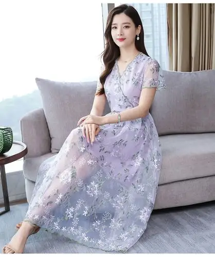 2020春夏新品v领雪纺刺绣碎花连衣裙女夏长款新款女装流行夏天裙子