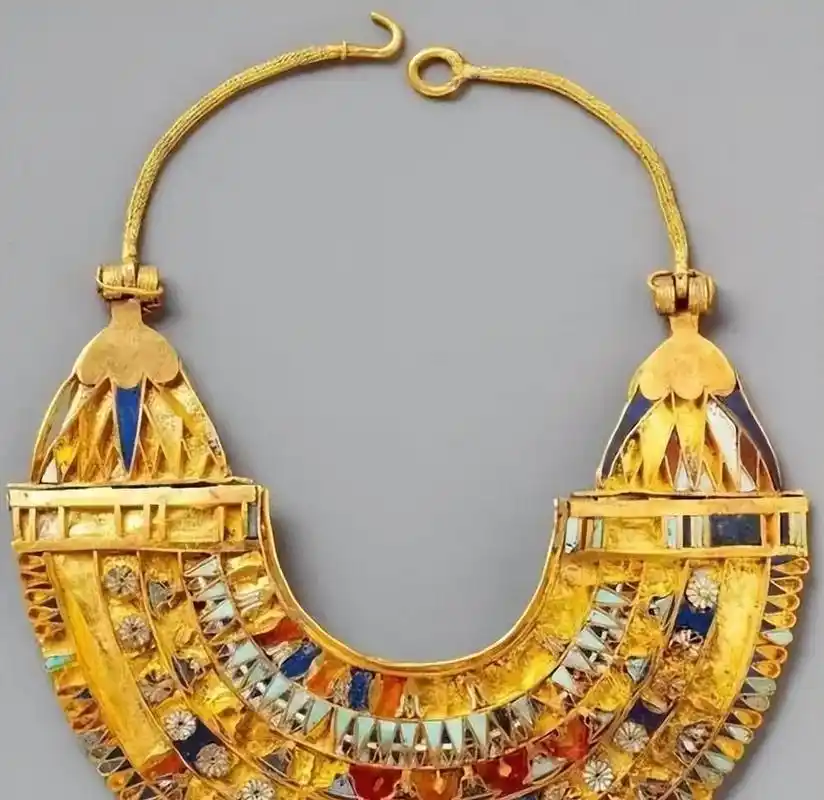 古埃及黄金珠宝工艺及作品的文化蕴涵  古埃及文化是人类历史上最为