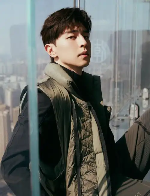 恭喜邓伦成功变身邓老板