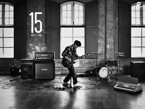 方大同的这张《15》需要我们慢慢消化,正如唱片封面选择了深沉的黑白