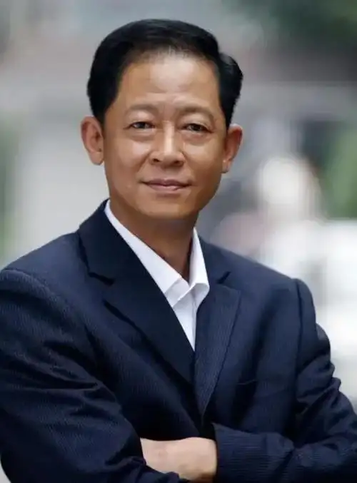 然而,娱乐圈中经常可以看到的那位"资深的演员"王志文也意外地现身了.