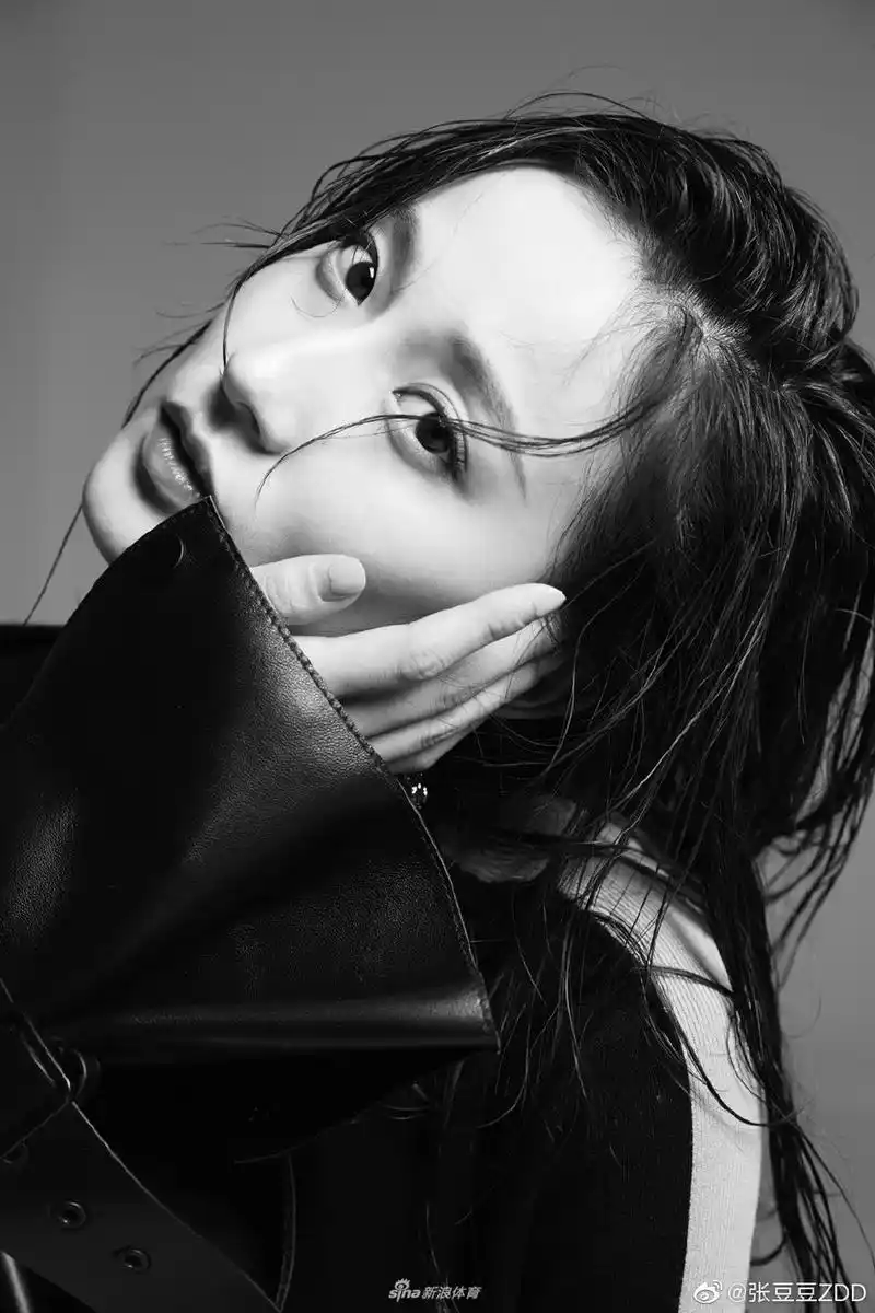 艺术体操女神张豆豆晒自拍笑容甜美