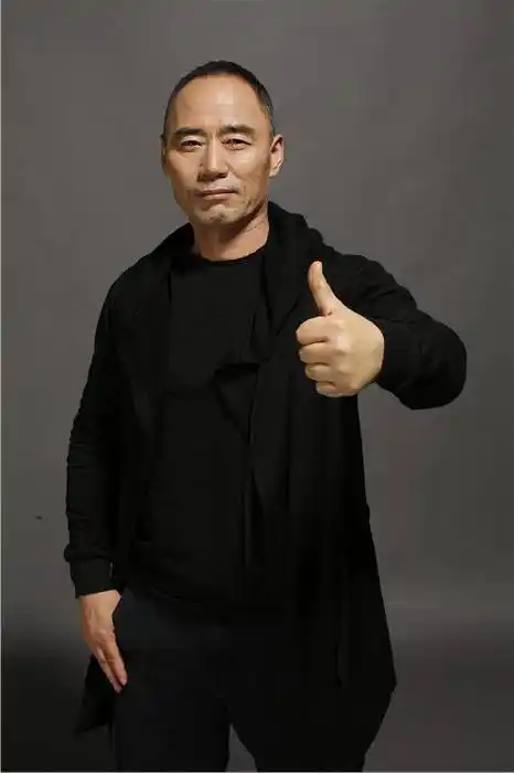 知名草根歌手回河南老家变身农民住小屋老家破旧不堪引担心