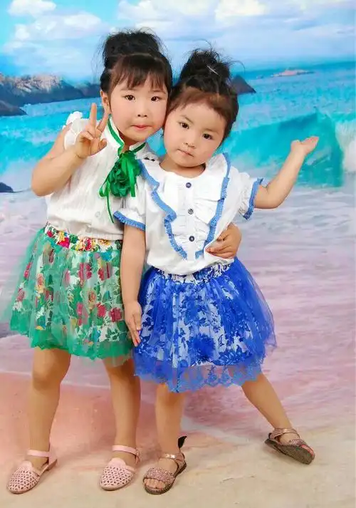 两个可爱小公主