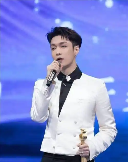 《向往的生活》:30岁的张艺兴,他是真的无辜,还是装的?