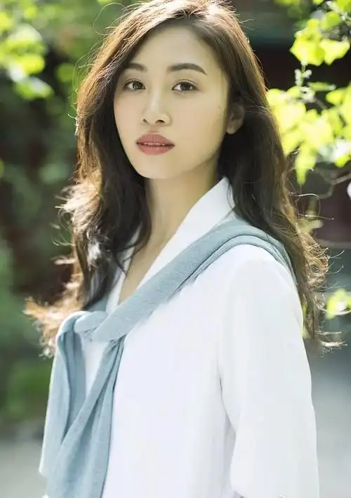 韩云云(中国内地女演员)_尚可名片