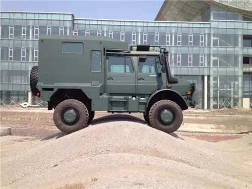 乌尼莫克u4000抄底价 奔驰力作狂野出行_凤凰网汽车_凤凰网