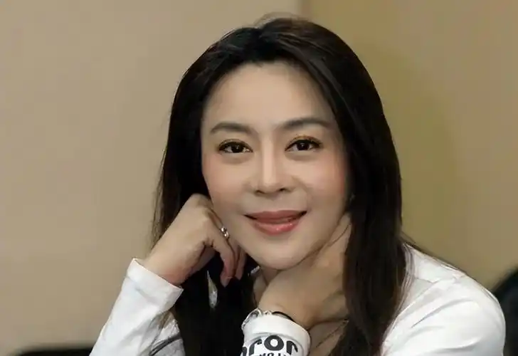 朱丽倩个人资料(朱丽倩:出身豪门千金,父亲去世时终得名分,为刘德华